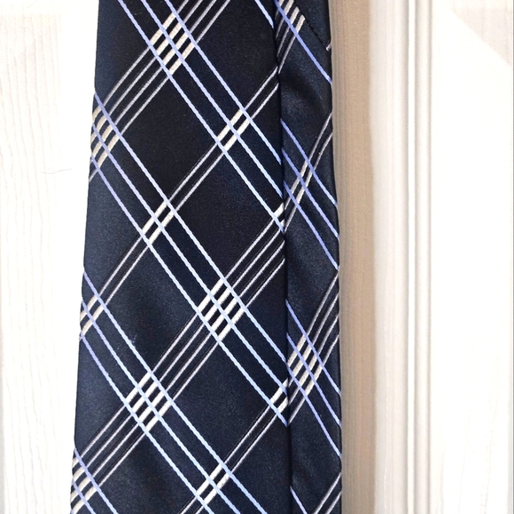 Michael Kors 100% Silk Tie. - Picture 6 of 13